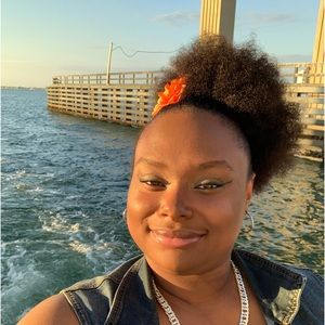 Meet your Posher, Moenay